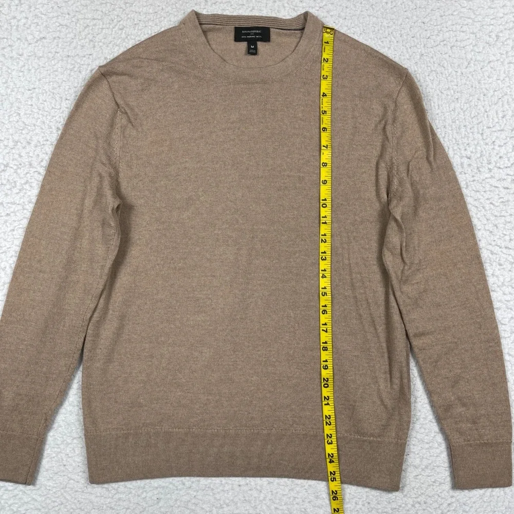 Banana Republic Sweater Mens M Tan Merino Wool Crewneck Pullover Quiet Luxury